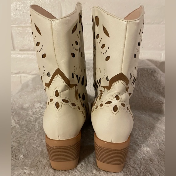 Cream Leather Cut-out Short Western Boots with Suede trim, Size 10 - Picture 4 of 6
